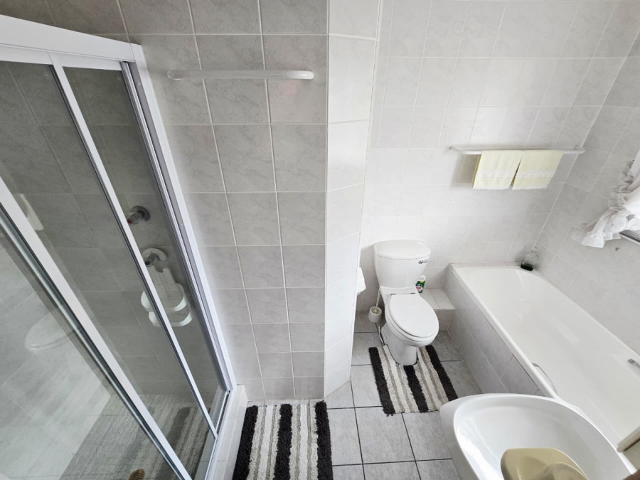 4 Bedroom Property for Sale in Dormehls Drift Western Cape